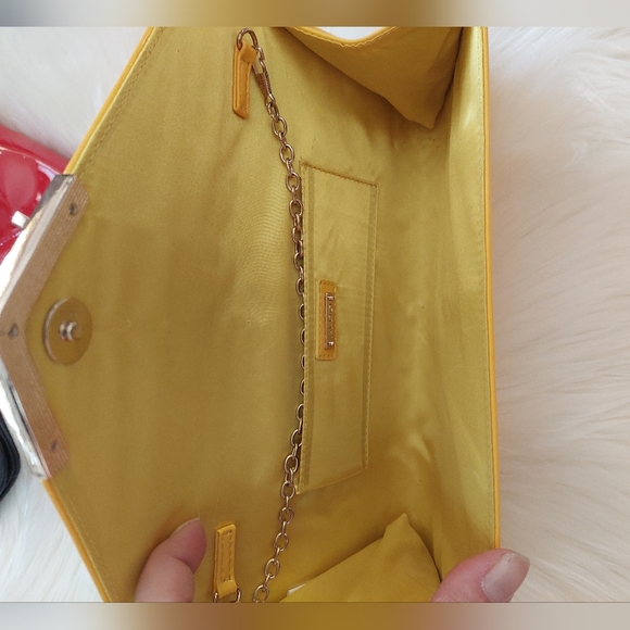 4 cute clutches (red yellow blue and black) - Picture 13 of 15